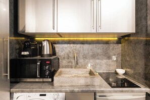 Private kitchen - Upstays Sea View 22m² Studio Carré d'Or (Cannes)