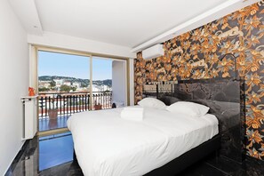 Iron/ironing board, Internet, bed sheets - Upstays Modern sea view terrace AC (Cannes)