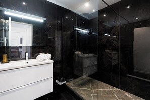 Hair dryer, towels - Upstays Modern sea view terrace AC (Cannes)