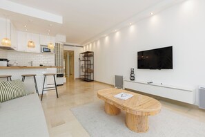 TV - Upstays Elegant 1BR Gray d'Albion 2min from Palais (Cannes)
