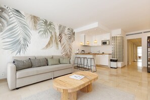 TV - Upstays Elegant 1BR Gray d'Albion 2min from Palais (Cannes)