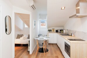Private kitchen - Upstays Carnot Center 22m² Apartment (Cannes)