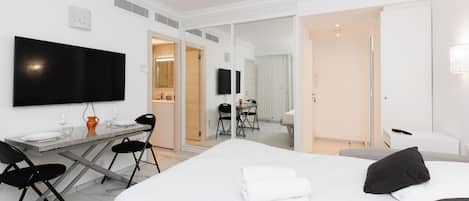 Iron/ironing board, WiFi, bed sheets