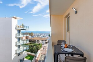 Outdoor dining - Upstays  Sea View 25m² Studio Moure Rouge (Cannes)
