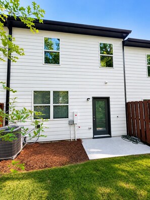Exterior - 3BR Midway to Mercedes Benz Stadium & Truist Park w/ Garage + 2.5BA (Atlanta)