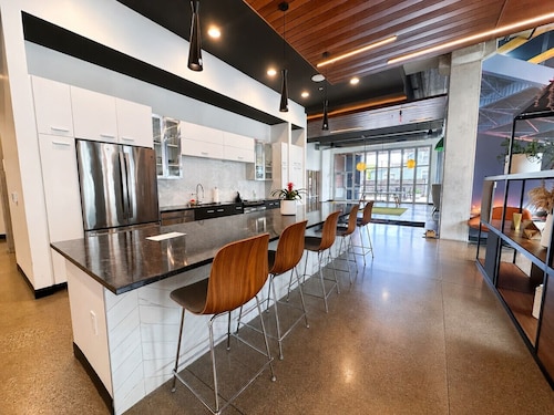 Bay View Designer 1BR · Best Location with Balcony, Gym, and Terrace · Sleeps 4