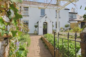 Exterior - Milan House - 4 Bedroom House -  Port Eynon (Swansea)