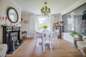 Dining - Milan House - 4 Bedroom House -  Port Eynon (Swansea)