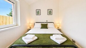 Iron/ironing board, WiFi, bed sheets - Blue Bell - 2 Bed Cottage -  Red Forest Retreats (Neath)