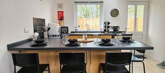Buttercup - 2 Bed Cottage - Red Forest Retreats