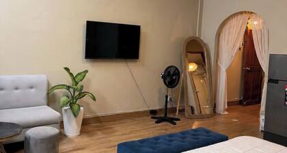 Một không gian rộng rãi thoải mái , có ban công ngồi thưởng thức cốc coffee nóng