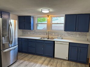 Private kitchen -  5-bedroom house with AC in charming Conneaut Lake (Conneaut Lake)