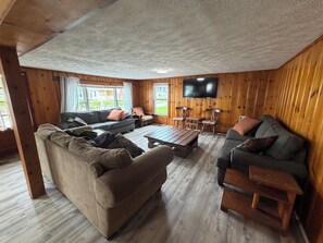 TV -  5-bedroom house with AC in charming Conneaut Lake (Conneaut Lake)