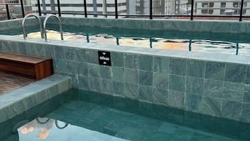 4 piscinas externas