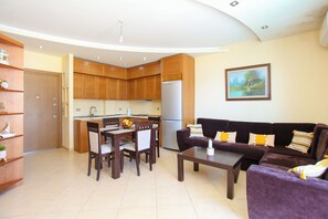 Interior - Holiday Apartment Central & Sea View, Vlore, Albania (Vlore)