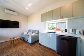 TV - The Beach House - Tully Heads (Tully Heads)