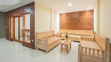 Villa, 4 habitaciones, alberca privada | Área de sala de estar