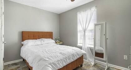 Tranquil 2-bedroom house with AC in Bay St. Louis. Close to Beach, casino.