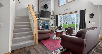 Modern 3BR Lakefront Townhome • Izatys Golf & Mille Lacs