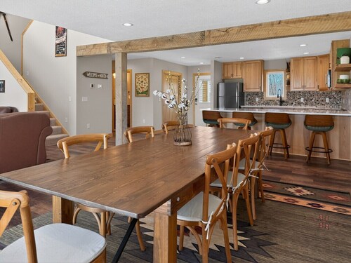 Mille Lacs Lakefront Golf Retreat at Izatys – 2 Townhomes, Sleeps 12