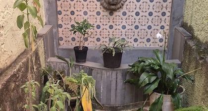 A complete and cozy house. Close to the historic center and the shopping mall.