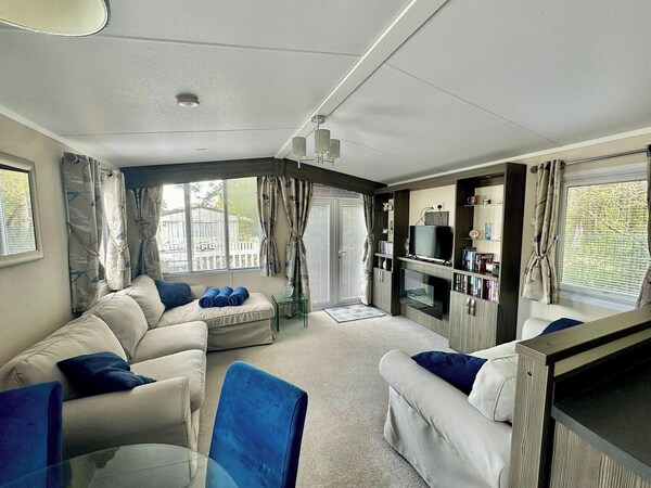 Forest Retreat Cabin In Ringwood - Bournemouth