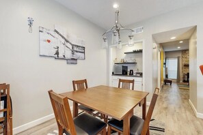 Dining - Cozy, dog-friendly townhome close to the Galleria & minutes to NRG (Houston)