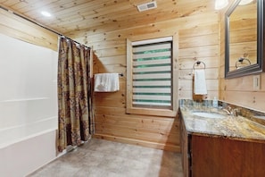 Hair dryer, towels - Private log house on 63 acres, riverfront, fireplace, pool table, gameroom, AC (Bryson City)