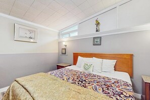 Iron/ironing board, internet, bed sheets - Coastal pool view condo with shared hot tub & beach trail access, dog-friendly (Copalis Beach)