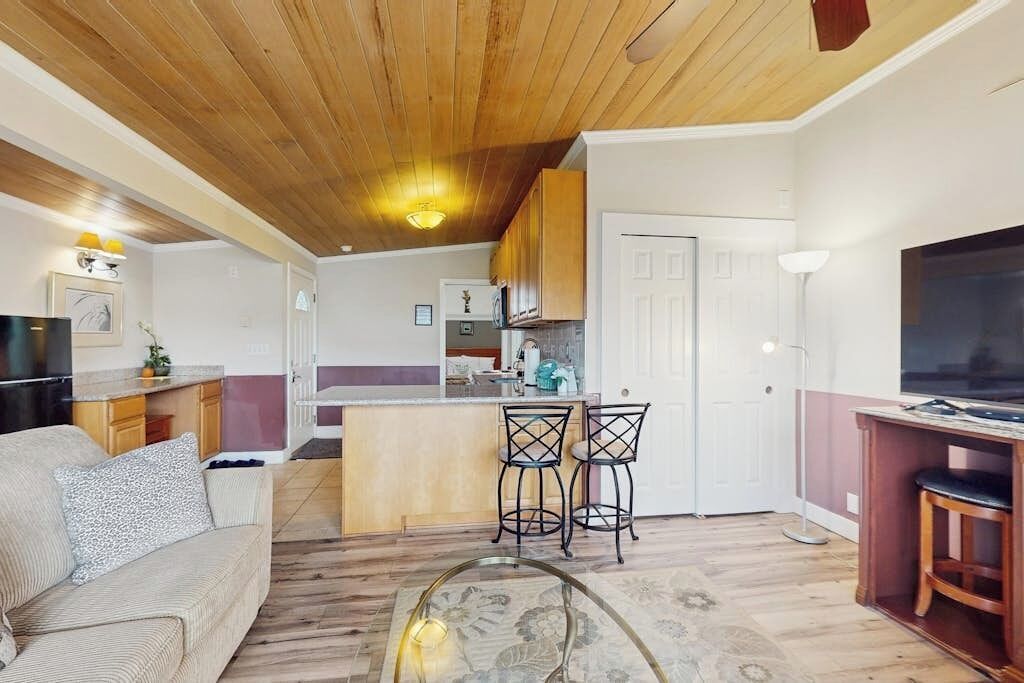 TV, fireplace, DVD player, ping pong