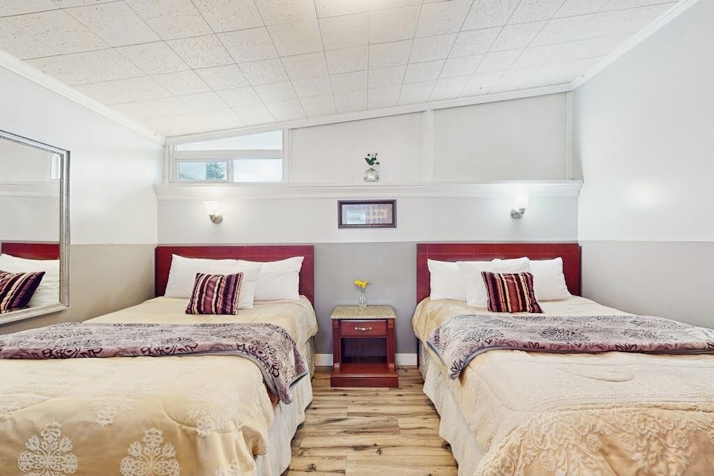 Iron/ironing board, Internet, bed sheets