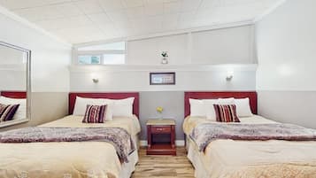 Iron/ironing board, Internet, bed sheets