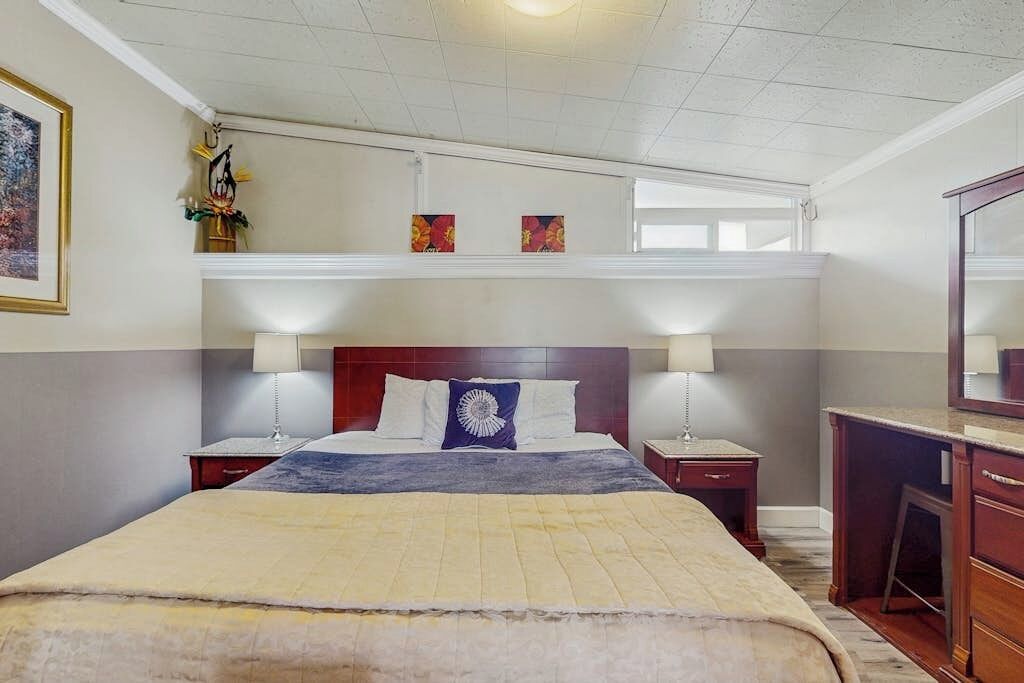 Iron/ironing board, internet, bed sheets
