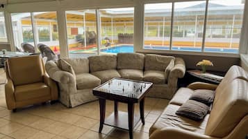 TV, fireplace, DVD player, ping pong