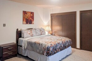 Room - Lakefront home w/ private dock & large patio - dog friendly (Big Arm)