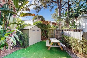 Outdoor dining - Florida Home with Private Pool, Great Location & Enclosed Yard (Wilton Manors)
