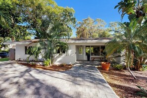 Exterior - Florida Home with Private Pool, Great Location & Enclosed Yard (Wilton Manors)