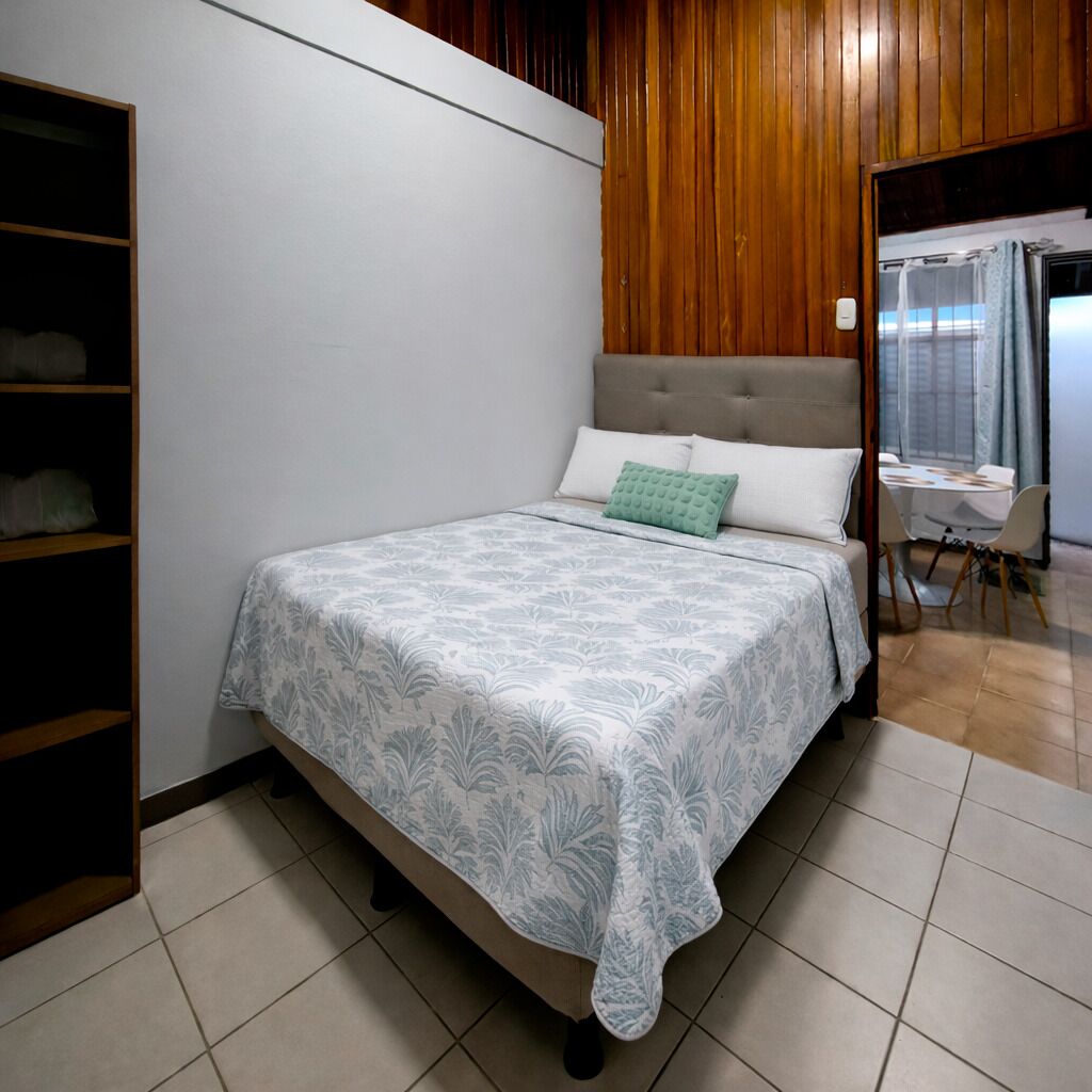 3 habitaciones, tabla de planchar con plancha y wifi gratis 