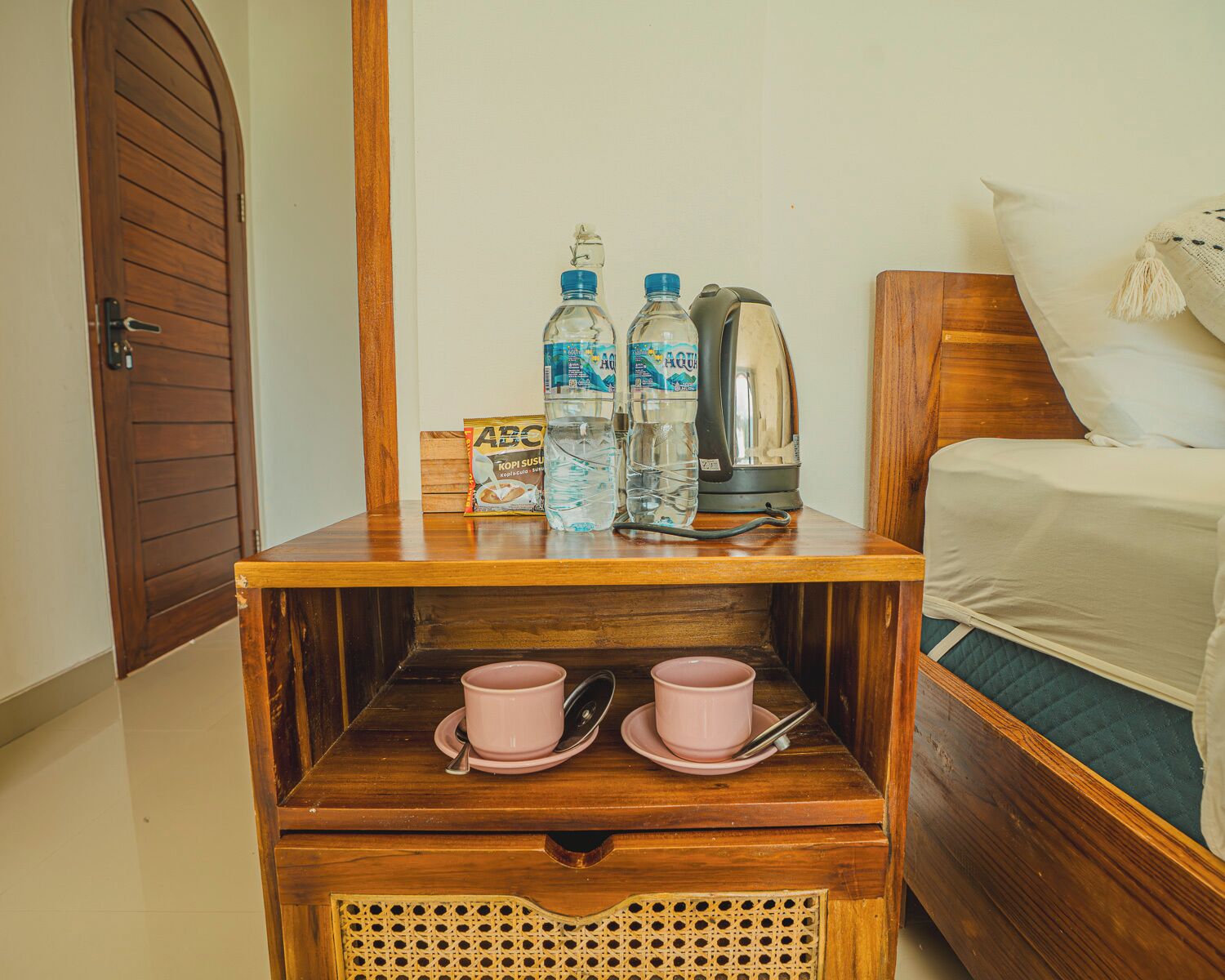 Deluxe Room, Patio | Desk