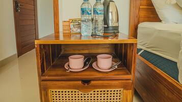Deluxe Room, Patio | Desk