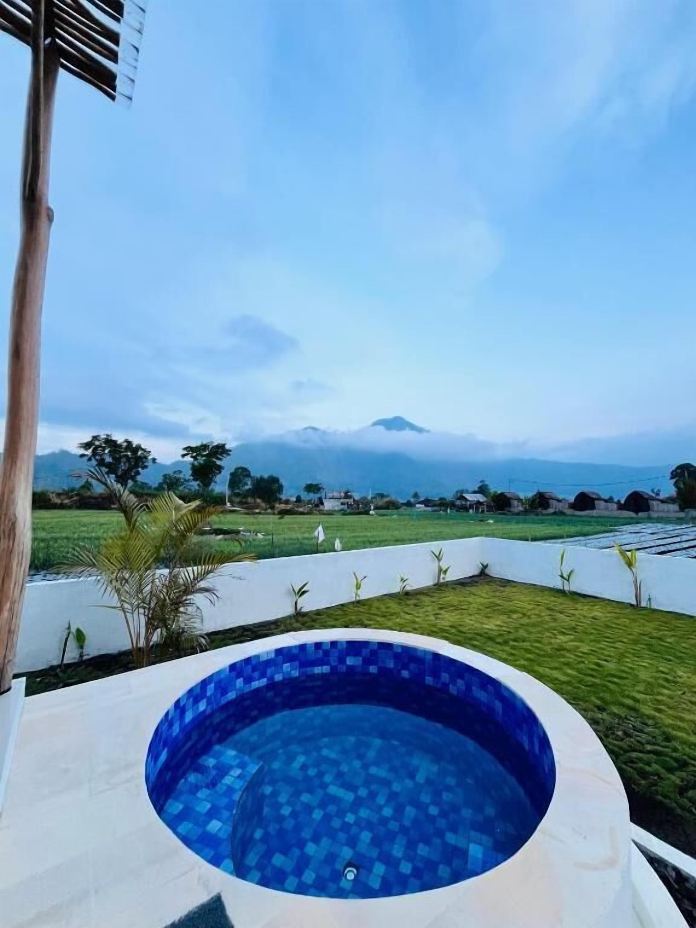 Bañera de hidromasaje exterior