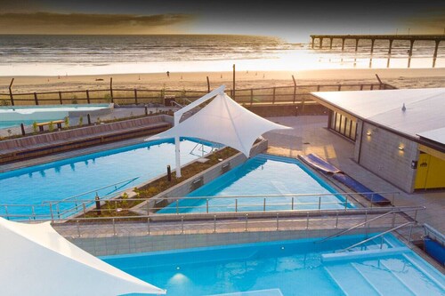 Waves & Wellness |Spa Pool, Sauna + Parking