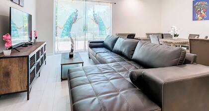 4 Bed Villa-sleeps 8-pool-gym-15 min to Disney