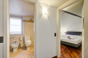 Bathroom - Palazzo Gritti Camelia, Morcote, Switzerland (Morcote)
