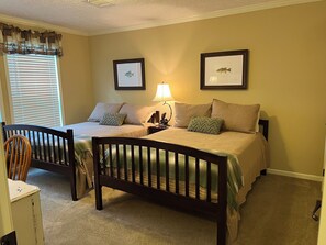 Iron/ironing board, WiFi, bed sheets - Eagle Lake Hideaway 
Beautiful 3 bedroom Lakefront home
Peaceful Private lot (Vicksburg)