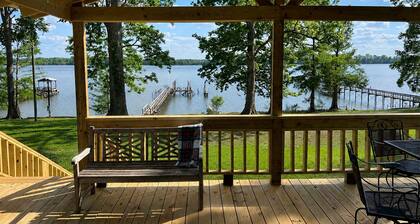 Eagle Lake Hideaway
Beautiful 3 bedroom Lakefront home
Peaceful Private lot