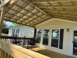 Outdoor dining - Eagle Lake Hideaway 
Beautiful 3 bedroom Lakefront home
Peaceful Private lot (Vicksburg)