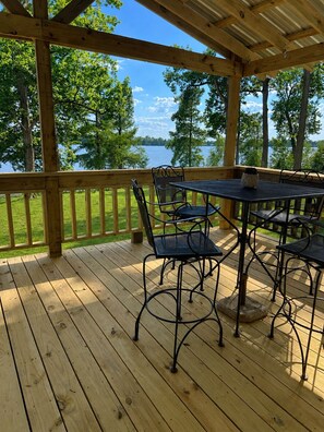 Outdoor dining - Eagle Lake Hideaway 
Beautiful 3 bedroom Lakefront home
Peaceful Private lot (Vicksburg)