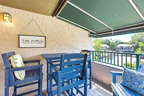 Outdoor dining - Luxury Villa Steps from Shelter Cove Marina! (Hilton Head Island)