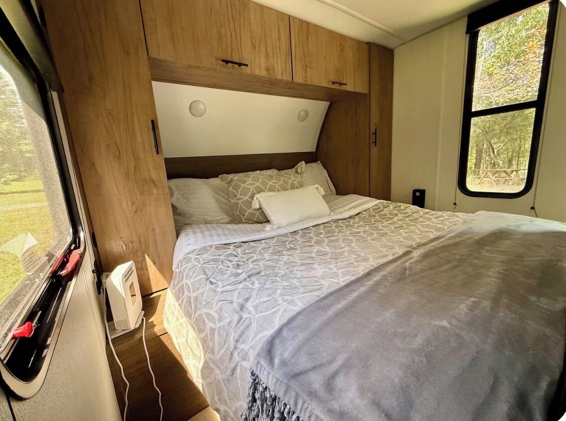 WiFi, bed sheets